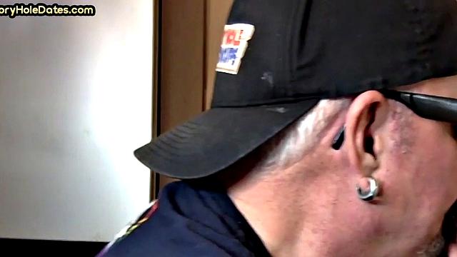 Gloryhole DILF sucks white dick in homemade closeup