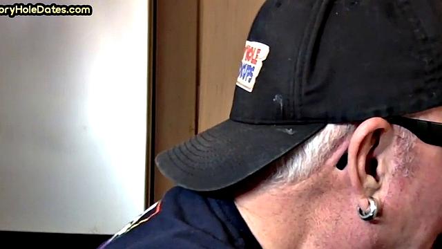 Gloryhole DILF sucks white dick in homemade closeup