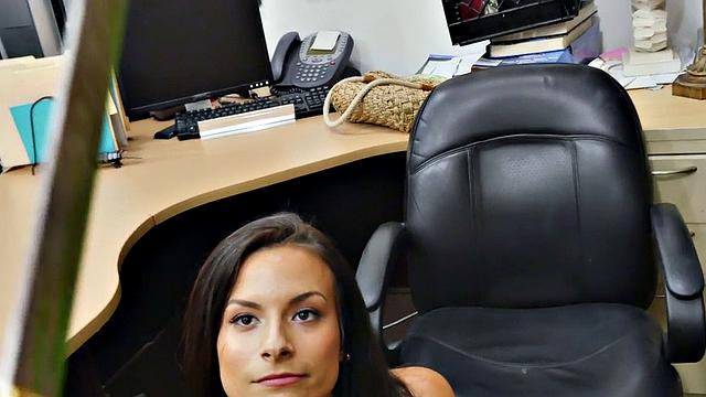 Pawnshop bae drilled by big white dick in wet pussy hole