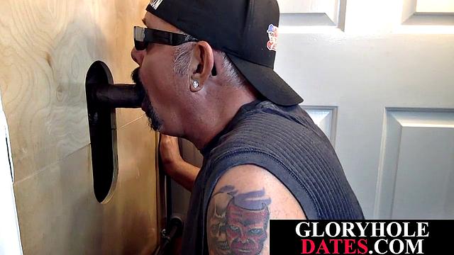 Gloryhole mature blowing and tugging ebony cock