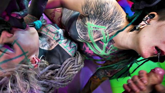 anuskatzz зовёт подружку - всё равно дырок на всех хватит