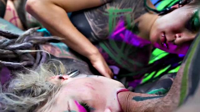 anuskatzz зовёт подружку - всё равно дырок на всех хватит