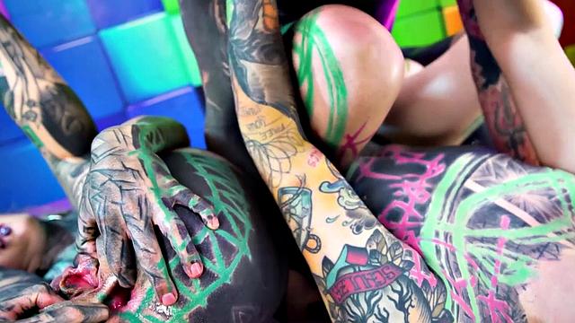 Anuskatzz And Illuz Take On Nikolaz And Lily