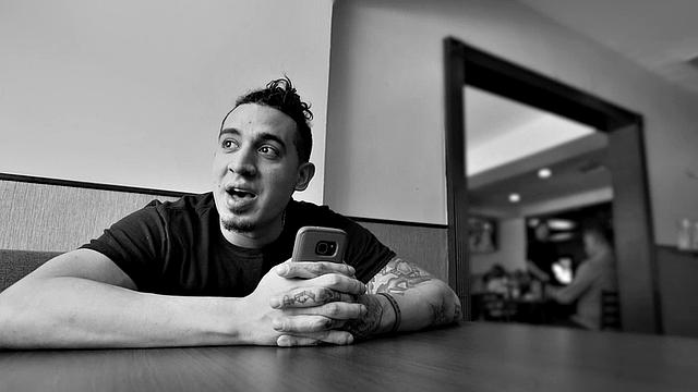 официантка китти каррера бросает работу ради жёсткого траха и денег