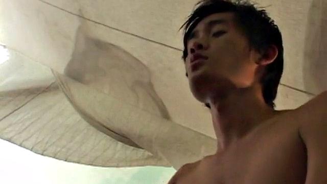 Amateur asian gets analsmashed