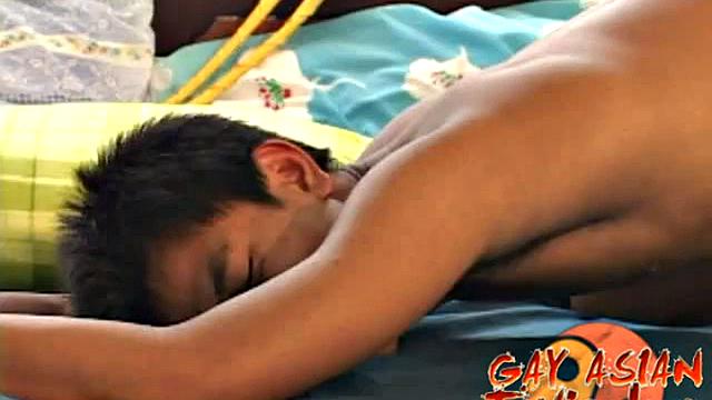 Amateur asian gets analsmashed