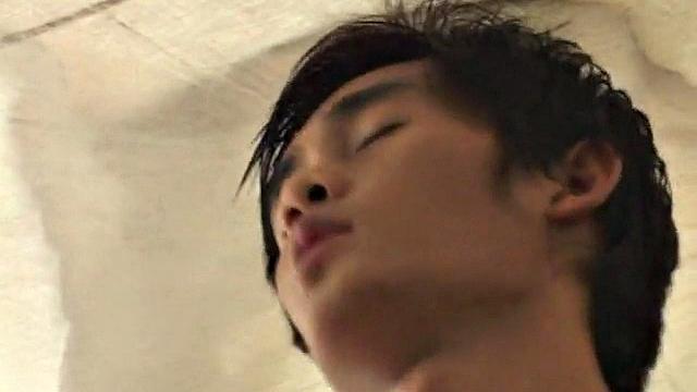 Amateur asian gets analsmashed