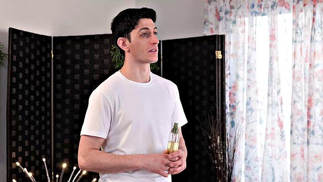 Эшлин Пикс пришла на массаж, а ушла с полной дыркой и улыбкой!