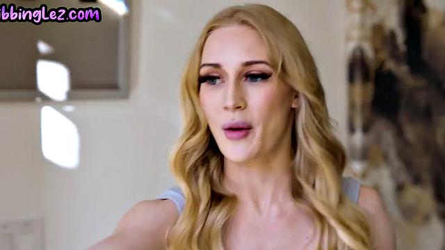 Dirty lesbo ladies love eating while fingering