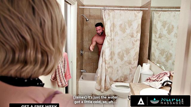 Ellie Nova натирает парня маслом, а потом и трахает на коврике. Когда думал, что массаж закончится тихо - а вот и нет.