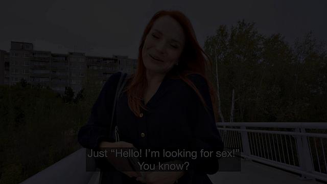 рыжая шлюшка заводит незнакомца грязными разговорами и хочет его член