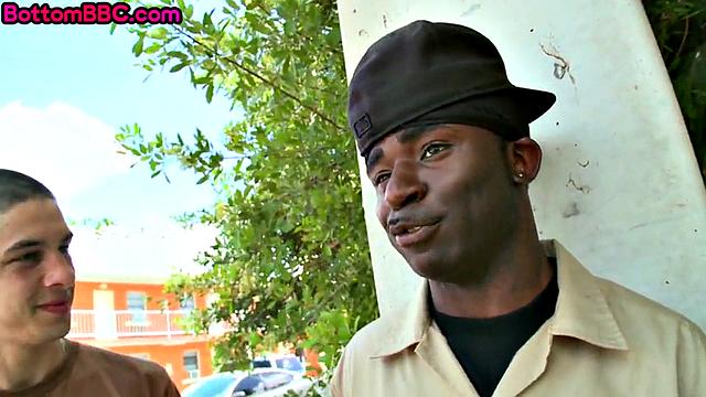 Ebony dude enjoys being assfucked