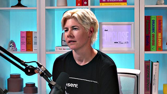 Petite Asian babe in stockings solo pussytoyong