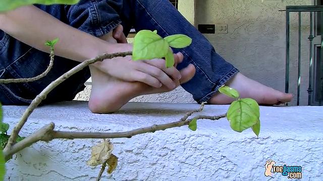 Jizz-Soaked Feet After A Jack Off - Jordan Long