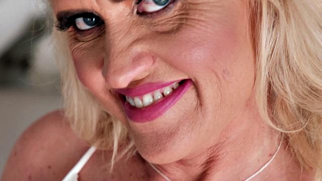 A new MILF with amazing ass