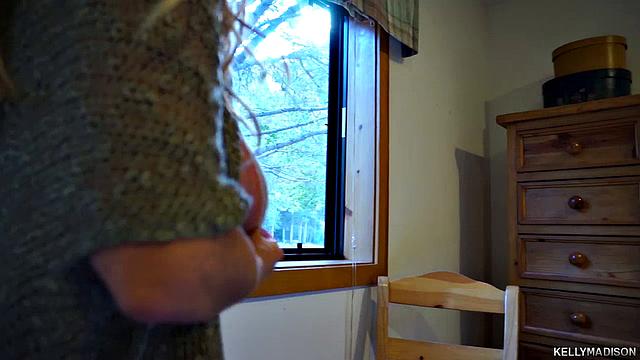 блондинка milf в лесной хижине не может насытиться его твёрдым членом