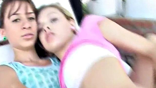 Маленькая лесбиянка Селина (Селина) ест киску на природе - пикник по-взрослому