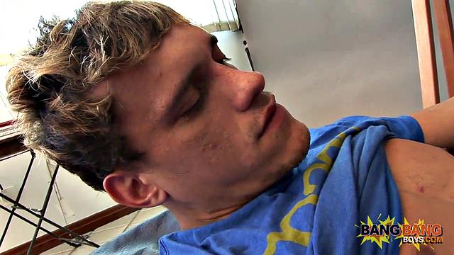 смотри, как самуэл берет в рот у ренато и получает анальный лизинг