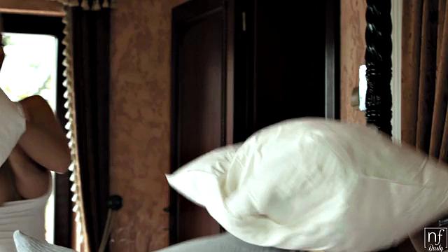 Lesbian Love - S8:E5