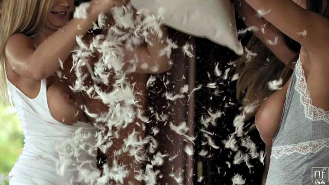 Lesbian Love - S8:E5