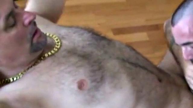 Amateur muscled German rides hairy DILF after sucking