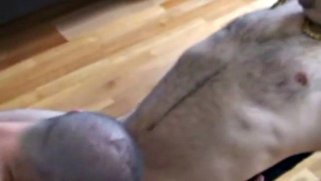 Amateur muscled German rides hairy DILF after sucking