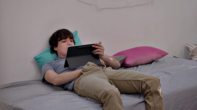 Lail Lust is all wet and needs her friend's to slip his dick in her!!!