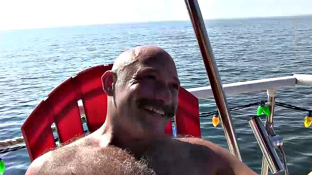 Виктор Коди устраивает безумный гэнгбэнг на яхте, PBJay по полной принимает всех