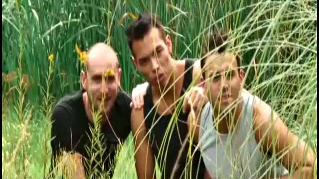 мигель жестко трахается с карлосом на глазах у пацанов