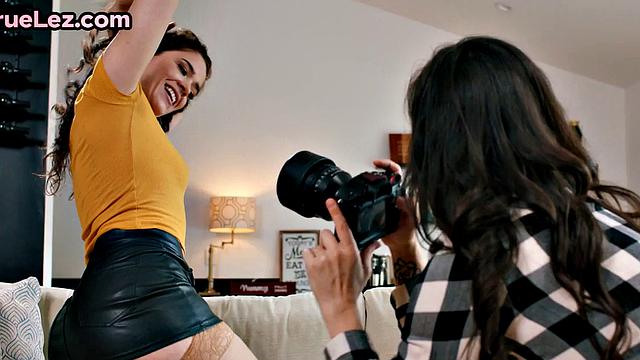 Lesbo pussy fingered after photoshoot