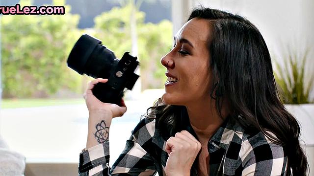 Lesbo pussy fingered after photoshoot