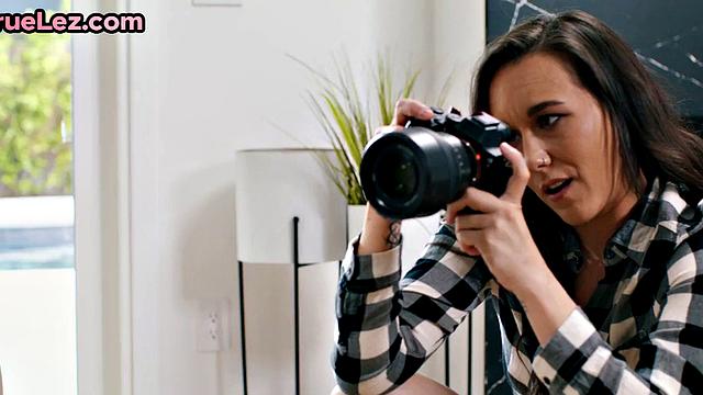 Lesbo pussy fingered after photoshoot