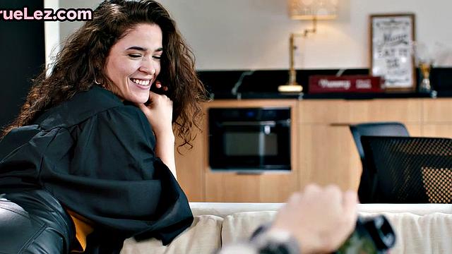 Lesbo pussy fingered after photoshoot