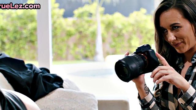 Lesbo pussy fingered after photoshoot