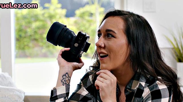 Lesbo pussy fingered after photoshoot