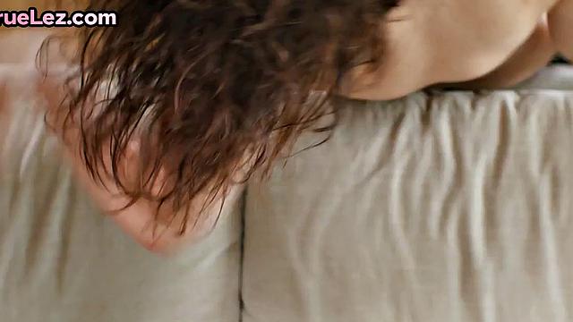 Lesbo pussy fingered after photoshoot