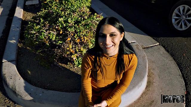 Скотт Нэйлс фоткает, как Кейтлин Кацарос ловит сперму на лицо и ржет над этим абсурдом!