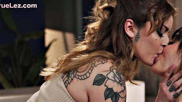 Inked lesbo babe analfisting nympho bae after toy playing
