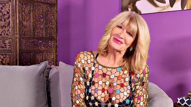 кендалл рекс глубоко сосёт и глотает сперму