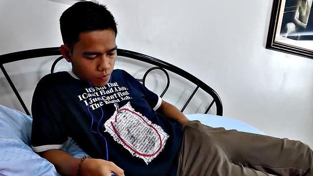 Gay Asian twink Marcon tries to not jerk off so much by listening to some tunes. But his obsession with male feet keeps him thinking about feet most of the time. Marcon gives in and starts feeling horny, needing to have a wank.