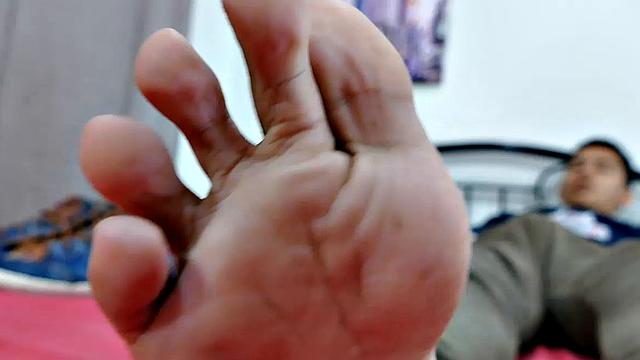 Gay Asian twink Marcon tries to not jerk off so much by listening to some tunes. But his obsession with male feet keeps him thinking about feet most of the time. Marcon gives in and starts feeling horny, needing to have a wank.