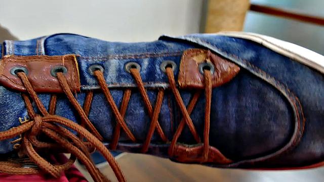 Gay Asian twink Marcon tries to not jerk off so much by listening to some tunes. But his obsession with male feet keeps him thinking about feet most of the time. Marcon gives in and starts feeling horny, needing to have a wank.