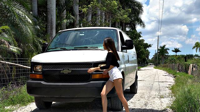 Helpless Teens - Vina Sky - Desperate for a Lift