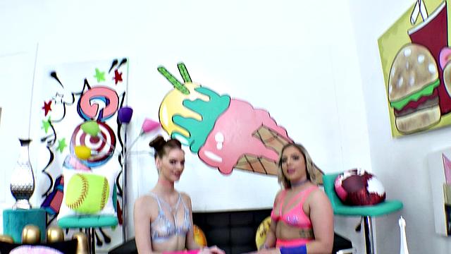 лана эрин принимает двойной анал от двух парней