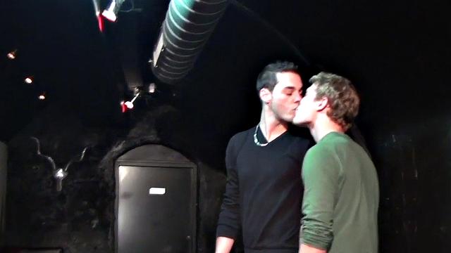 Amateur gay club stud fucks bottom after cocksucking