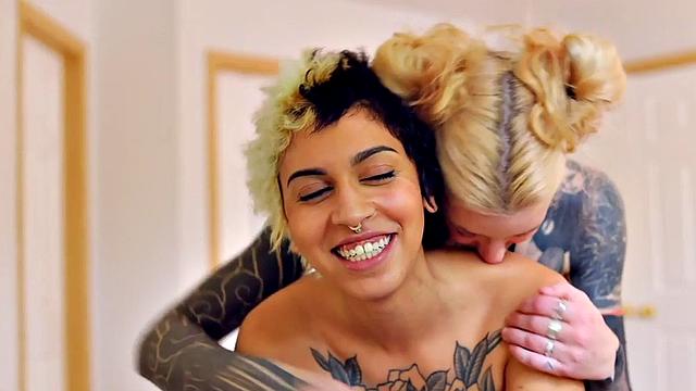 Amateur tattooed dykes fuck each other at home