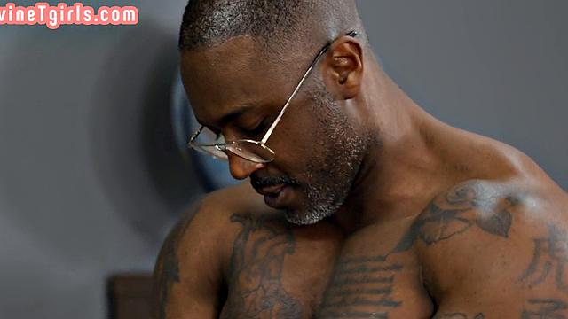 21yo student enjoys cocksucking BBC