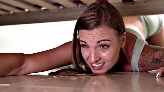 горячая милфа отдалась в жёстком тройничке с большим членом