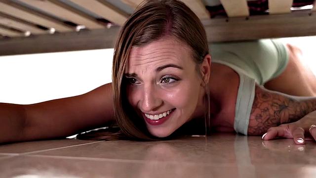 MILF fucked by big dick in 3some in doggystyle