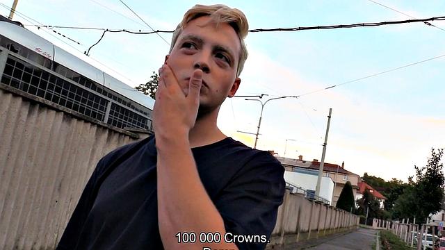 Pulled amateur bangs dude in bathroom for cash